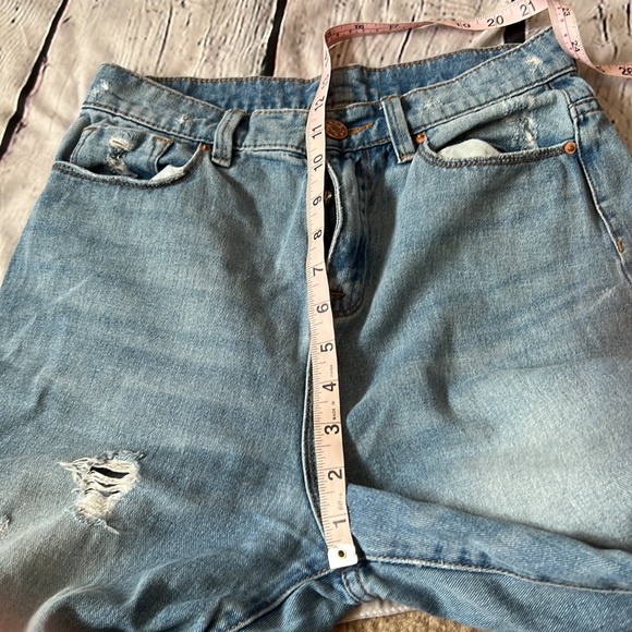 BDG Urban Outfitters high rise waist mom jean boyfriend cuffed distressed hole - Picture 9 of 11